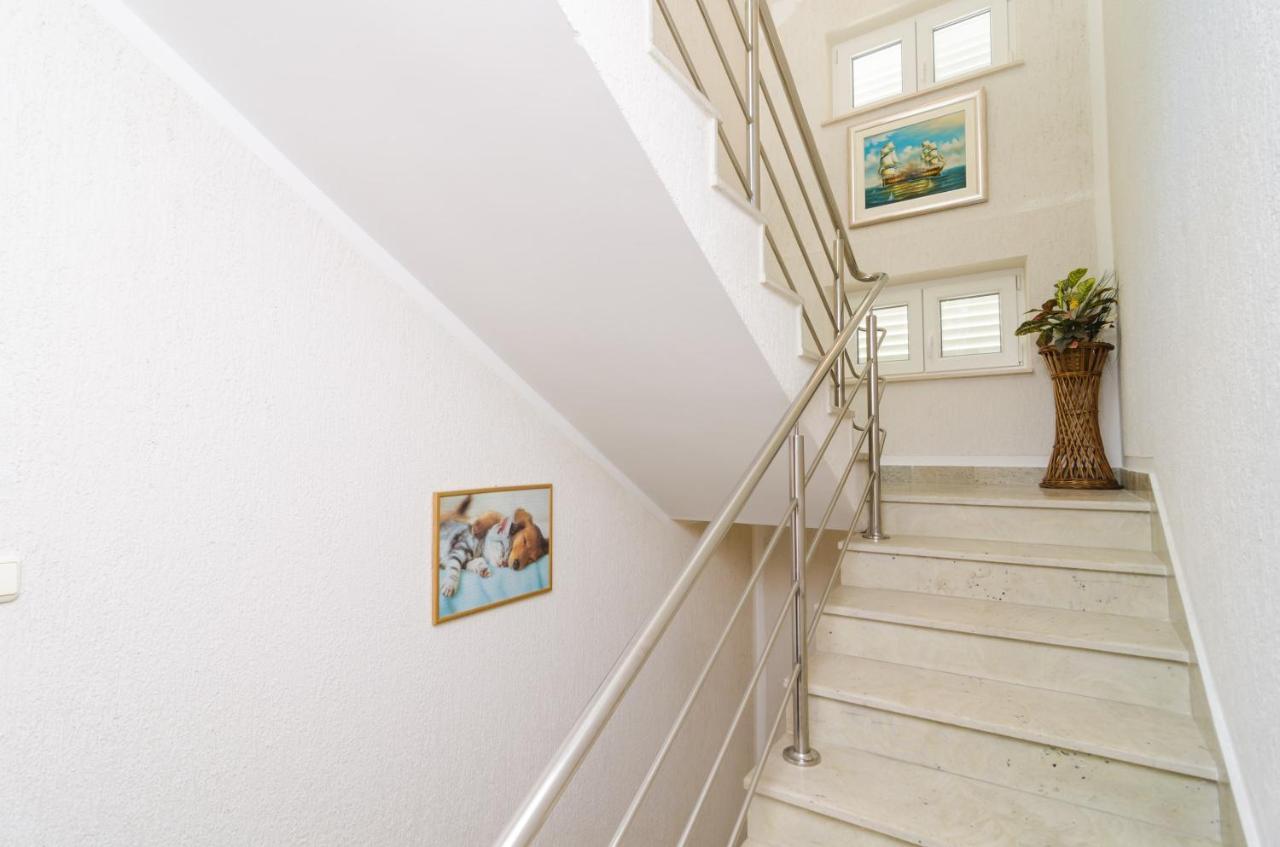 Rooms & Apartments Barisic มลินี ภายนอก รูปภาพ
