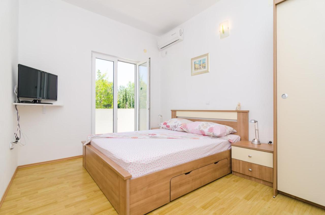 Rooms & Apartments Barisic มลินี ภายนอก รูปภาพ