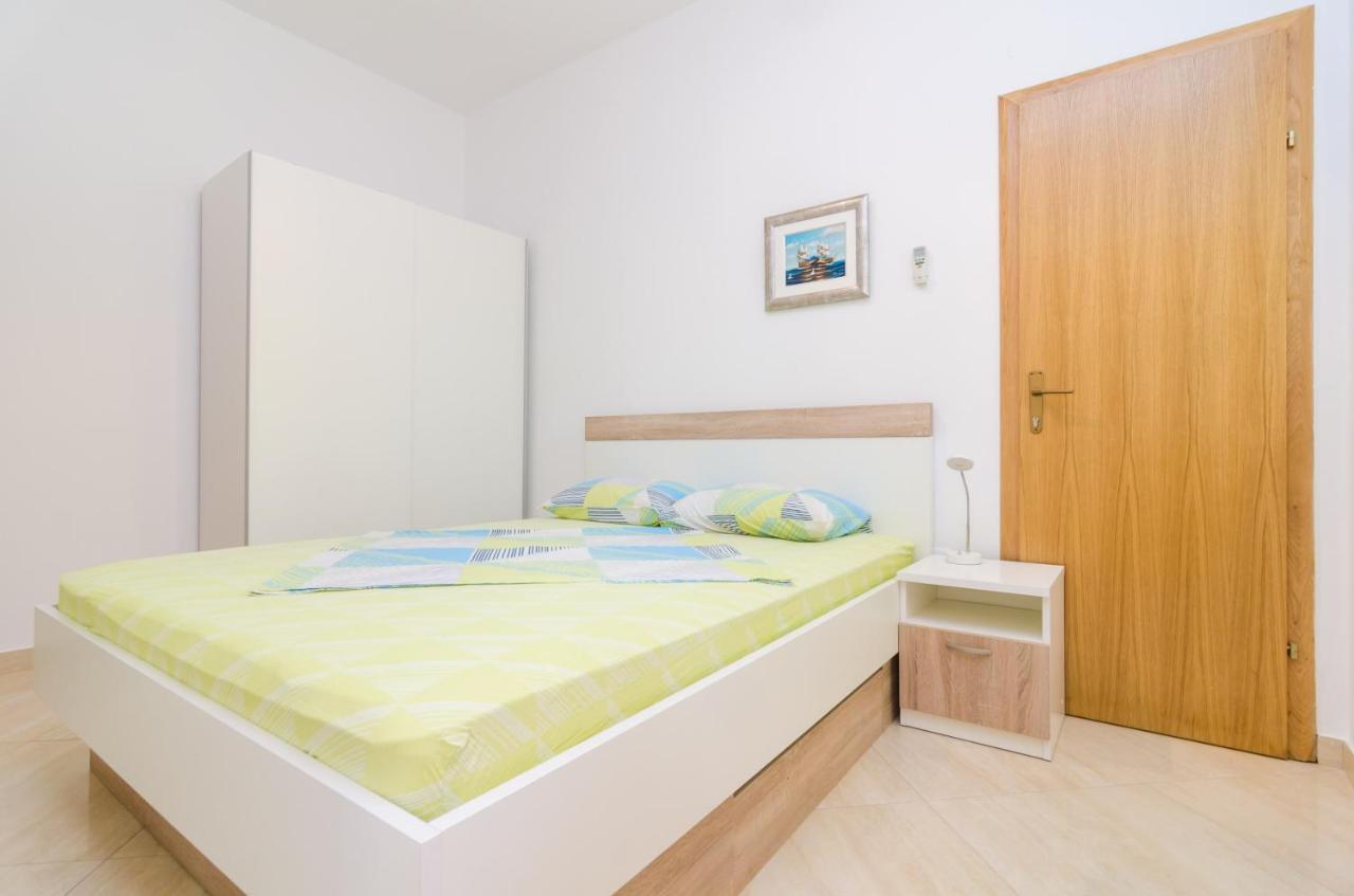 Rooms & Apartments Barisic มลินี ภายนอก รูปภาพ