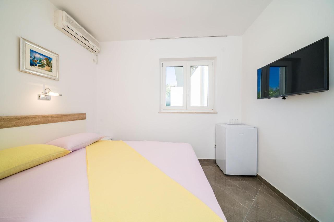 Rooms & Apartments Barisic มลินี ห้อง รูปภาพ