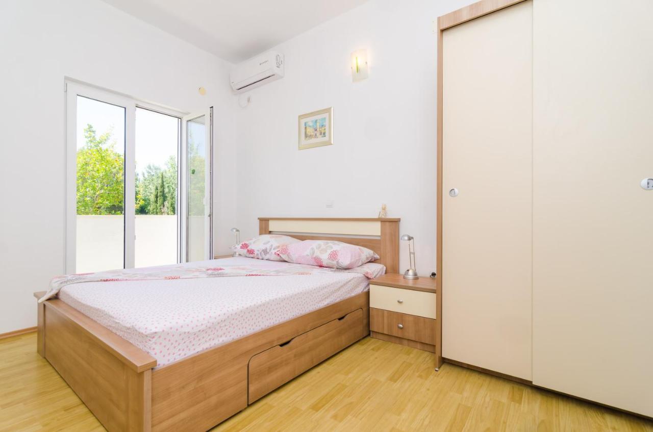 Rooms & Apartments Barisic มลินี ห้อง รูปภาพ