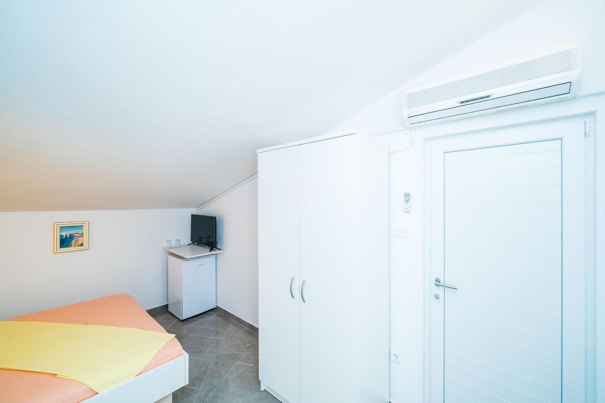 Rooms & Apartments Barisic มลินี ห้อง รูปภาพ