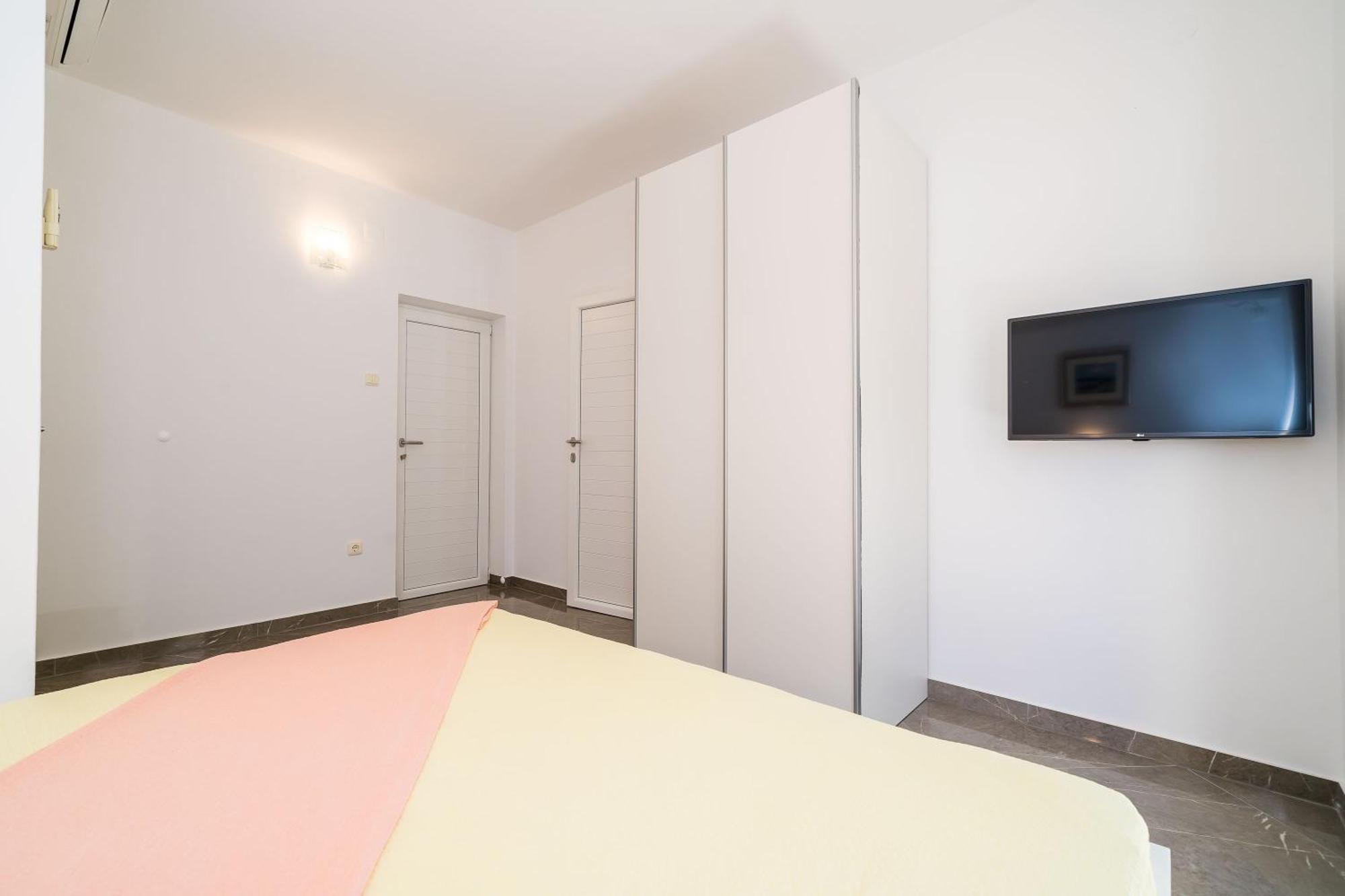 Rooms & Apartments Barisic มลินี ห้อง รูปภาพ