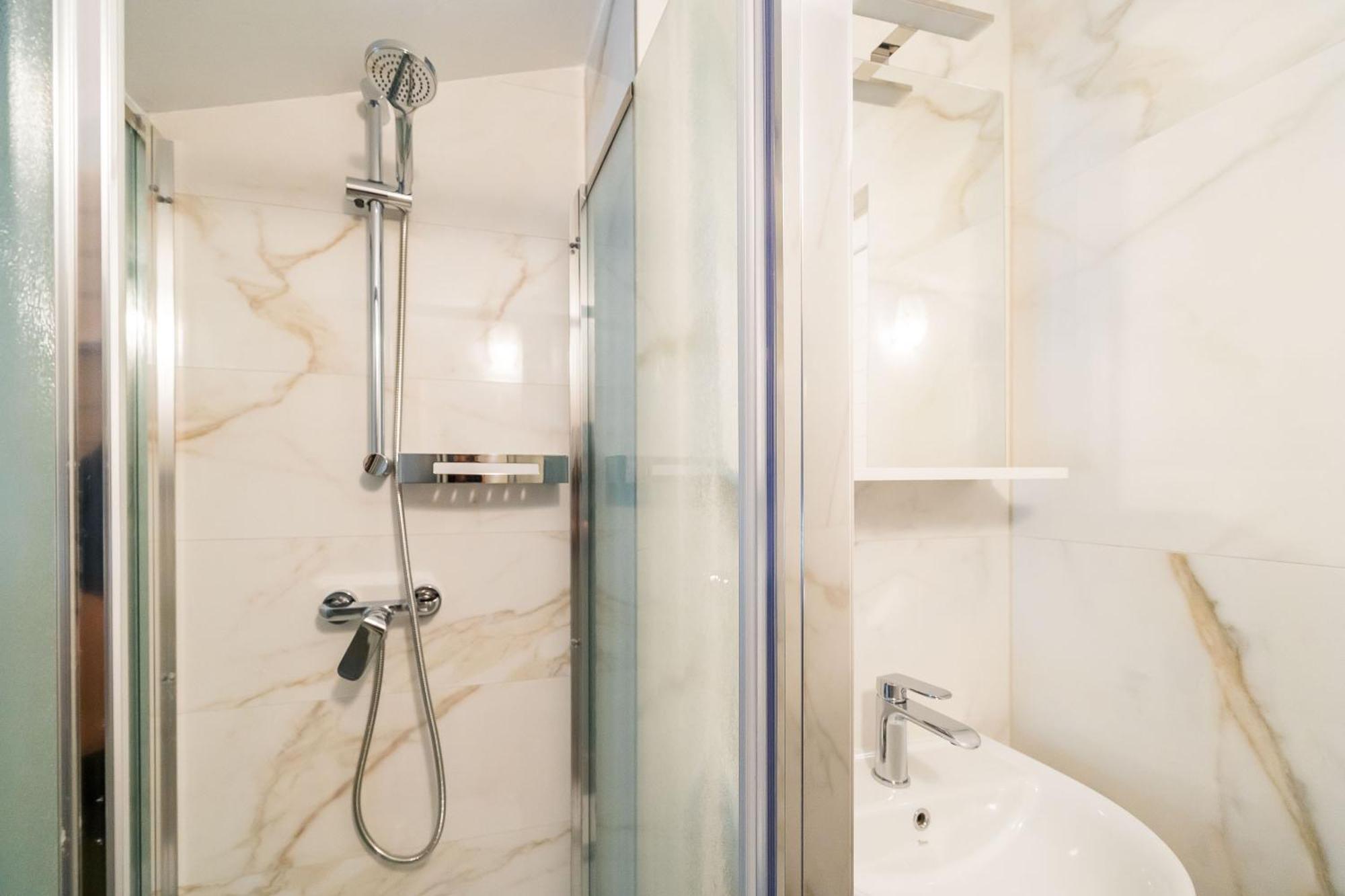 Rooms & Apartments Barisic มลินี ห้อง รูปภาพ